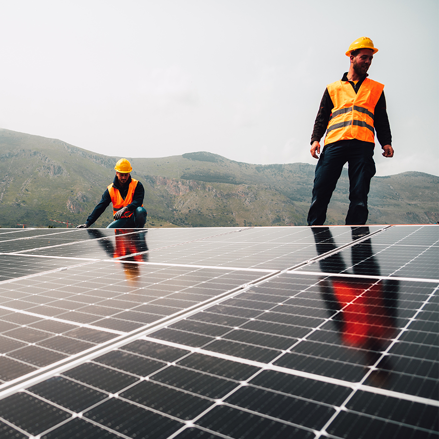 workers-assemble-energy-system-with-solar-panel-fo-F9YE2DM.jpg